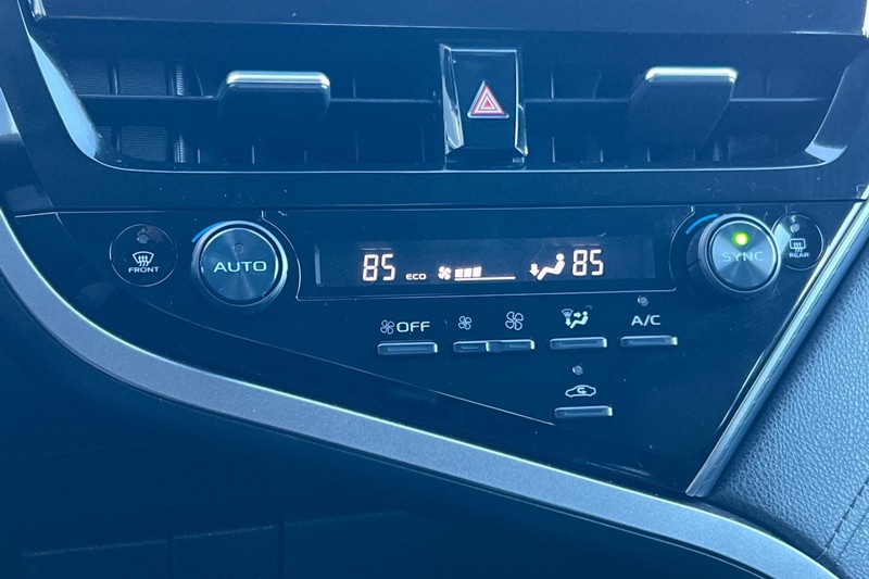 Toyota Camry Vehicle Full-screen Gallery Image 19