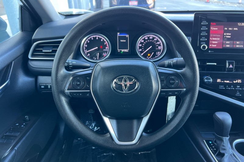 Toyota Camry Vehicle Full-screen Gallery Image 21