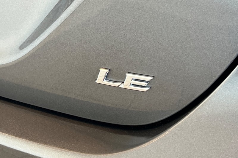 Toyota Camry Vehicle Full-screen Gallery Image 25