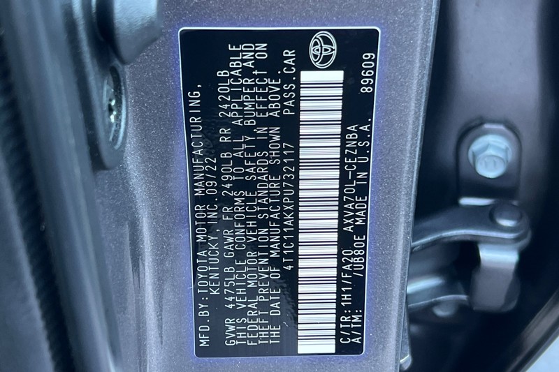 Toyota Camry Vehicle Full-screen Gallery Image 27