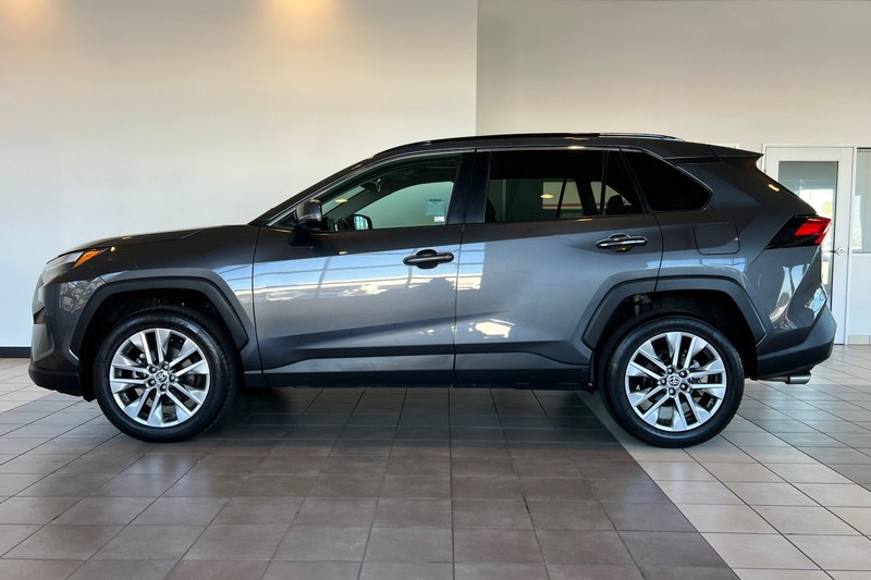 Toyota RAV4 Vehicle Full-screen Gallery Image 07