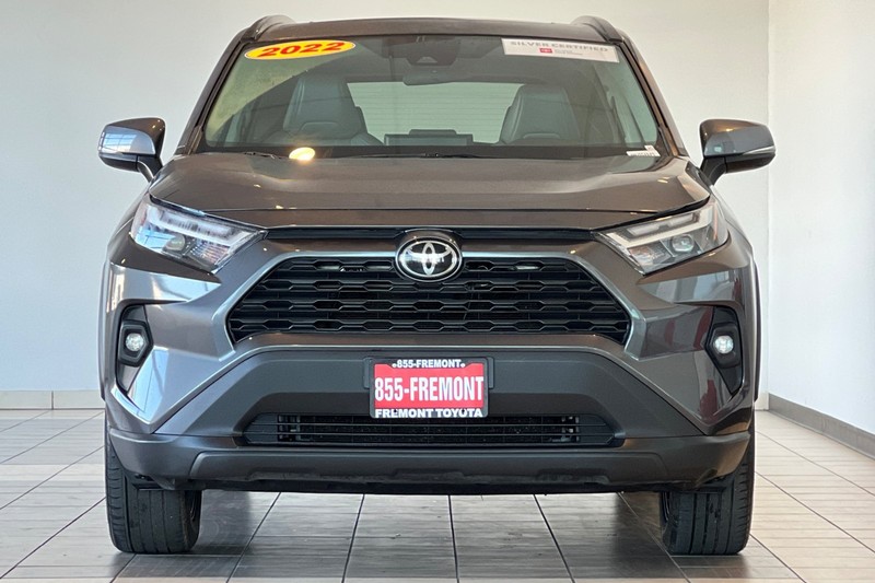 Toyota RAV4 Vehicle Full-screen Gallery Image 09