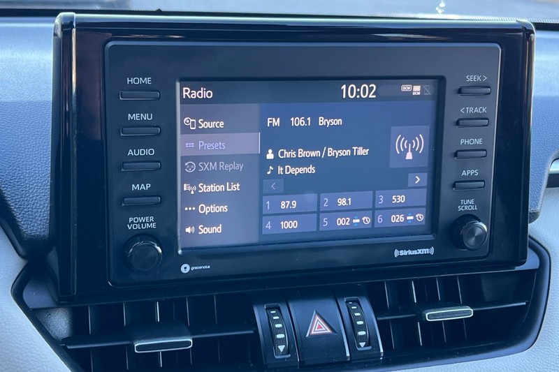 Toyota RAV4 Vehicle Full-screen Gallery Image 18