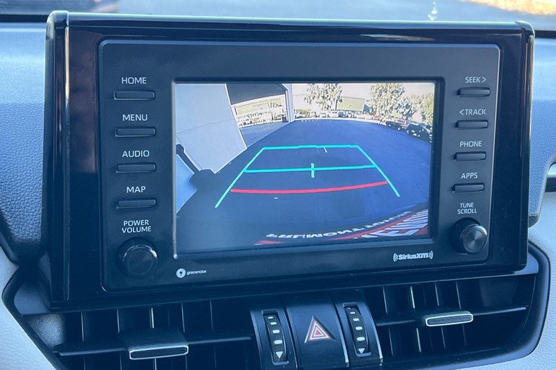 Toyota RAV4 Vehicle Full-screen Gallery Image 19