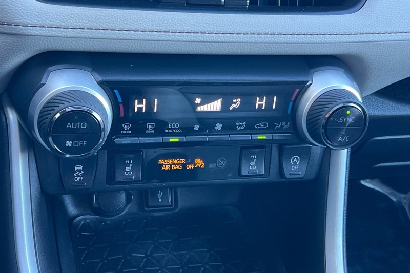 Toyota RAV4 Vehicle Full-screen Gallery Image 20