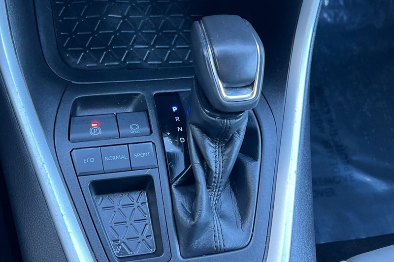 Toyota RAV4 Vehicle Full-screen Gallery Image 21