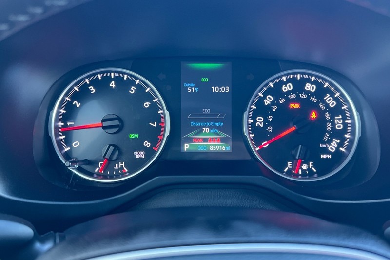 Toyota RAV4 Vehicle Full-screen Gallery Image 24