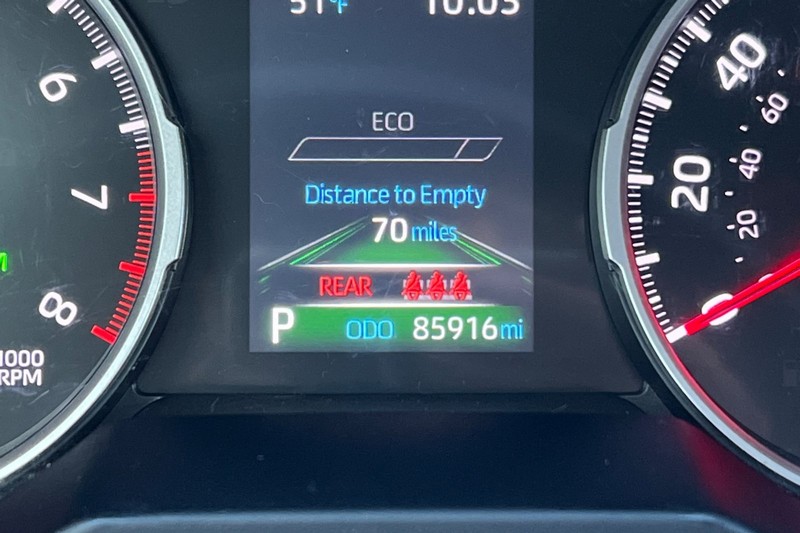 Toyota RAV4 Vehicle Full-screen Gallery Image 25