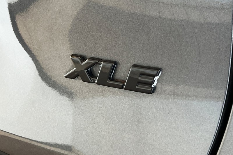 Toyota RAV4 Vehicle Full-screen Gallery Image 27