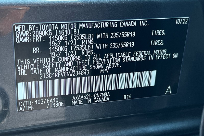 Toyota RAV4 Vehicle Full-screen Gallery Image 29