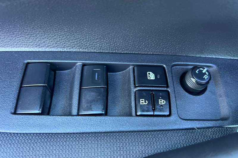 Toyota Corolla Vehicle Full-screen Gallery Image 11