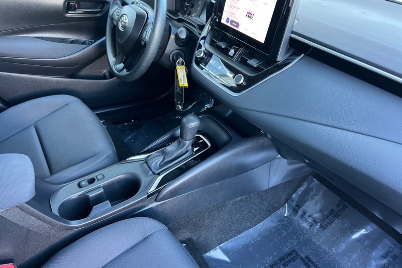 Toyota Corolla Vehicle Full-screen Gallery Image 15