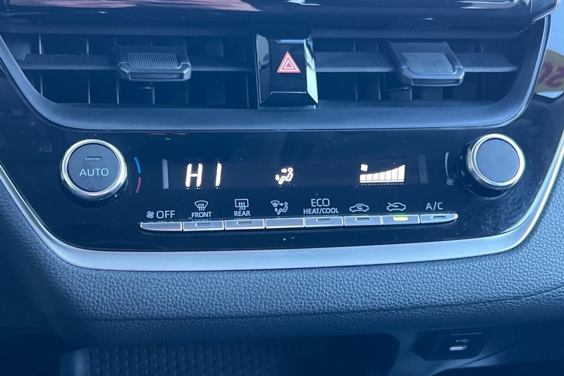 Toyota Corolla Vehicle Full-screen Gallery Image 19