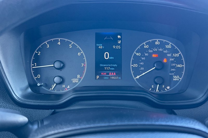 Toyota Corolla Vehicle Full-screen Gallery Image 22