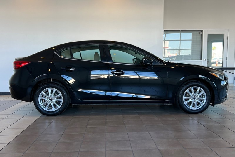 Mazda Mazda3 Sedan Vehicle Full-screen Gallery Image 03