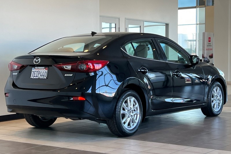 Mazda Mazda3 Sedan Vehicle Full-screen Gallery Image 04