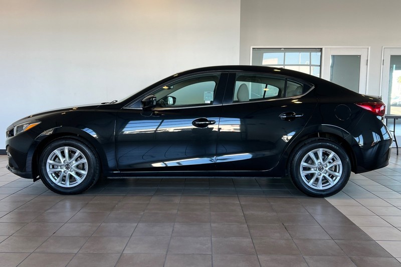 Mazda Mazda3 Sedan Vehicle Full-screen Gallery Image 07