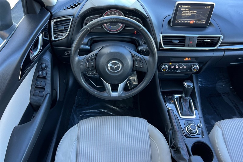 Mazda Mazda3 Sedan Vehicle Full-screen Gallery Image 14