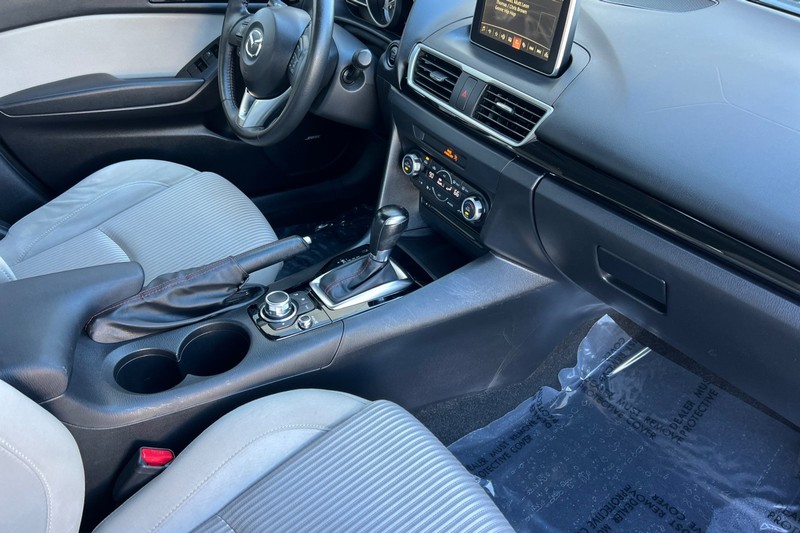 Mazda Mazda3 Sedan Vehicle Full-screen Gallery Image 15