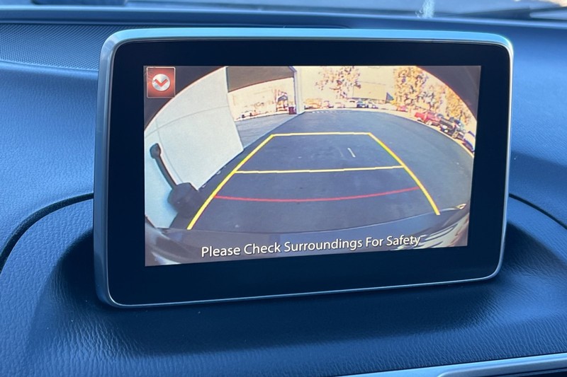 Mazda Mazda3 Sedan Vehicle Full-screen Gallery Image 19