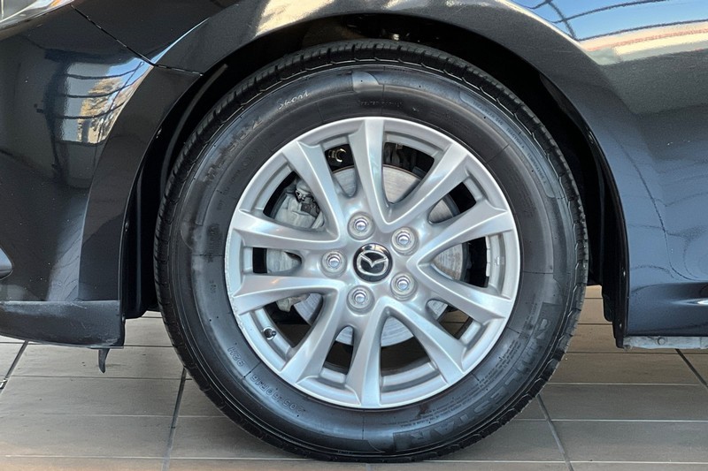 Mazda Mazda3 Sedan Vehicle Full-screen Gallery Image 26