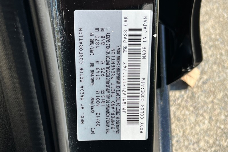 Mazda Mazda3 Sedan Vehicle Full-screen Gallery Image 29