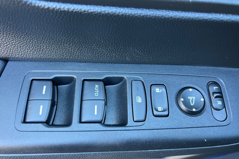 Honda CR-V Vehicle Full-screen Gallery Image 11