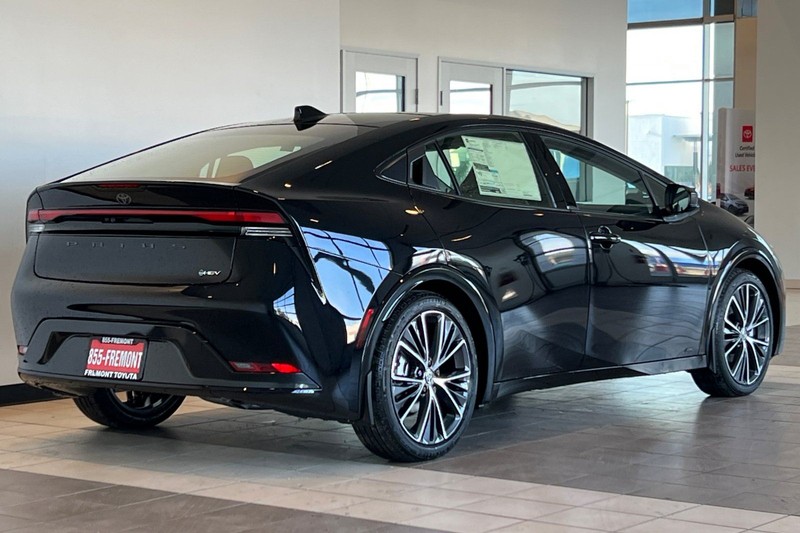 Toyota Prius Vehicle Full-screen Gallery Image 05