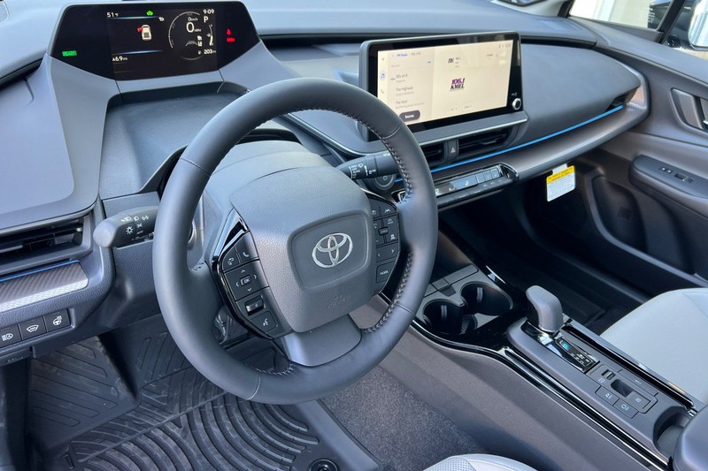 Toyota Prius Vehicle Full-screen Gallery Image 08