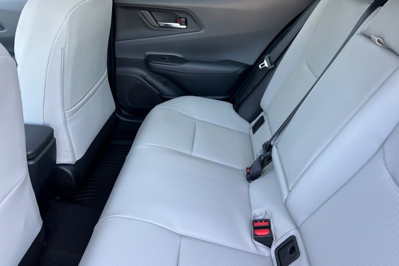 Toyota Prius Vehicle Full-screen Gallery Image 10