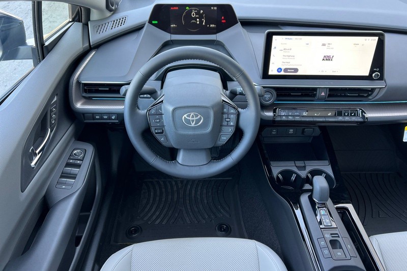 Toyota Prius Vehicle Full-screen Gallery Image 12