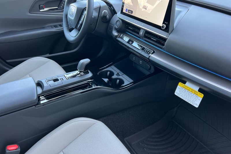 Toyota Prius Vehicle Full-screen Gallery Image 14