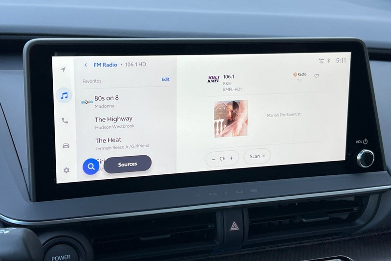 Toyota Prius Vehicle Full-screen Gallery Image 16