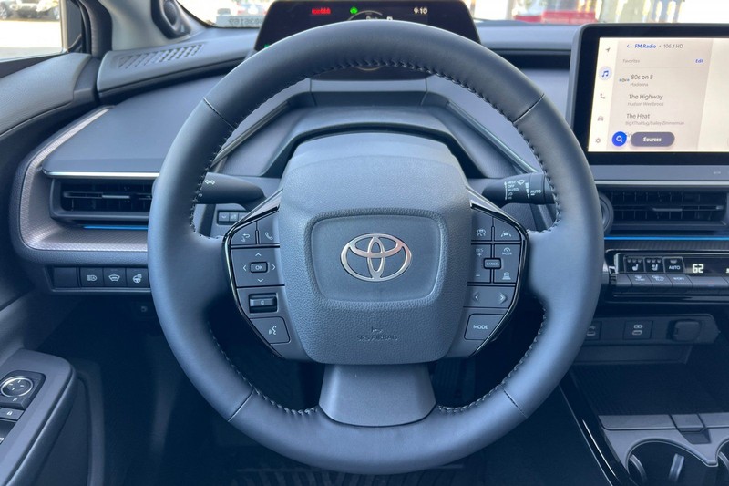 Toyota Prius Vehicle Full-screen Gallery Image 21