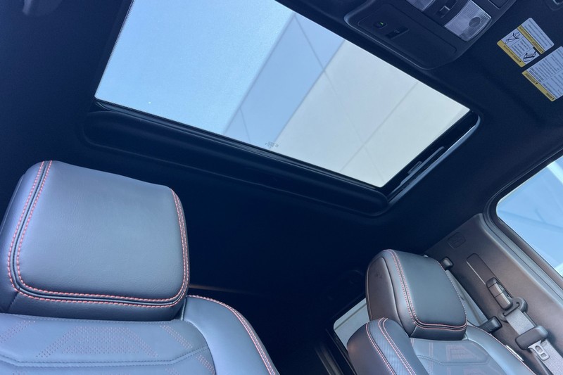 Nissan Frontier Vehicle Full-screen Gallery Image 16