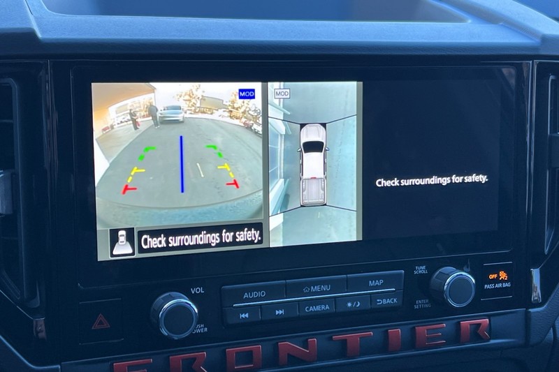 Nissan Frontier Vehicle Full-screen Gallery Image 19