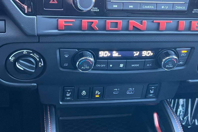 Nissan Frontier Vehicle Full-screen Gallery Image 20