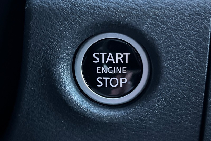 Nissan Frontier Vehicle Full-screen Gallery Image 22