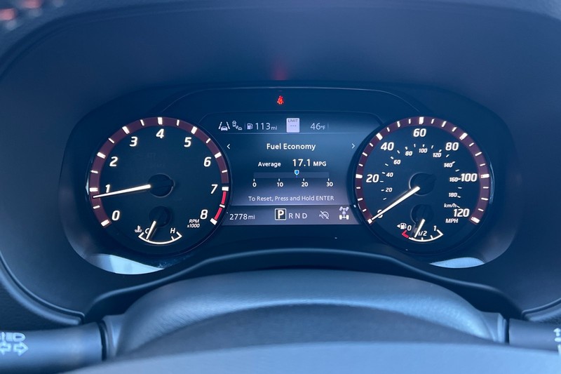 Nissan Frontier Vehicle Full-screen Gallery Image 24