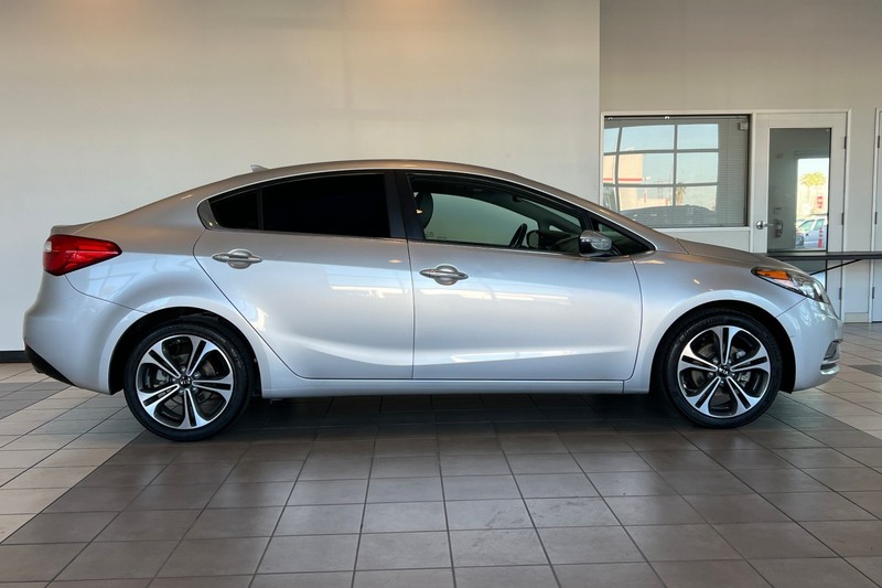 Kia Forte Vehicle Full-screen Gallery Image 03