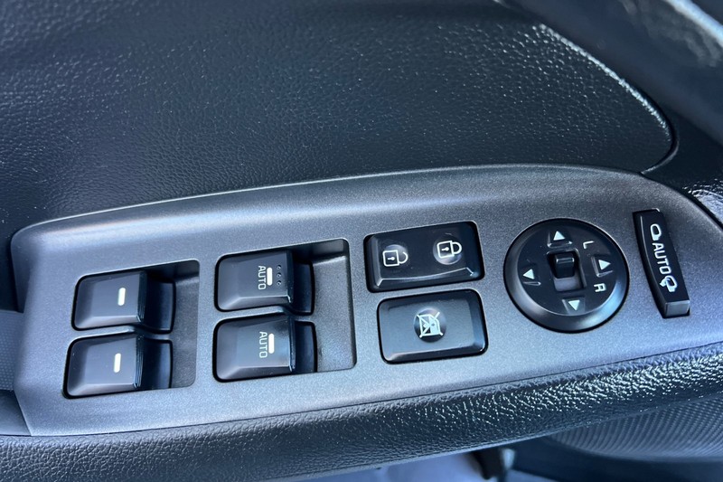 Kia Forte Vehicle Full-screen Gallery Image 11