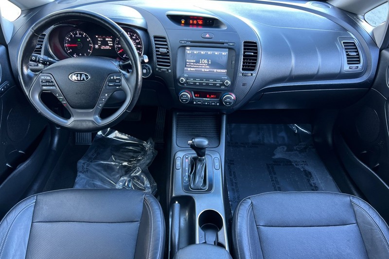 Kia Forte Vehicle Full-screen Gallery Image 13