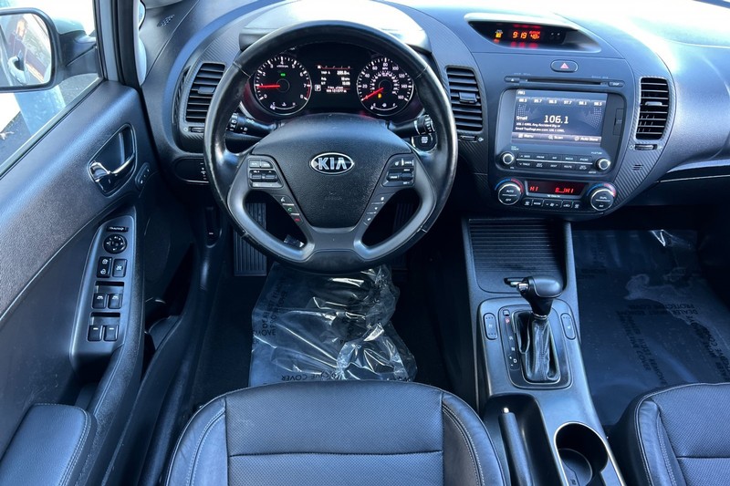 Kia Forte Vehicle Full-screen Gallery Image 14