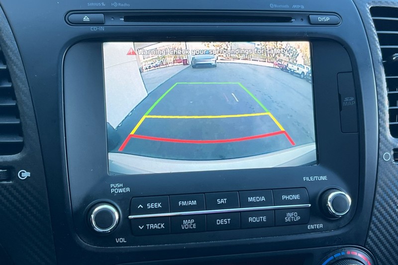 Kia Forte Vehicle Full-screen Gallery Image 19