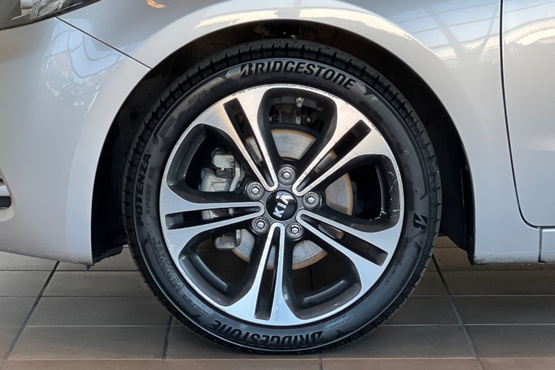 Kia Forte Vehicle Full-screen Gallery Image 26