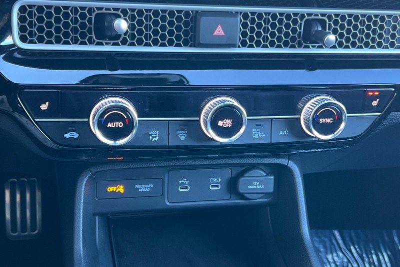 Honda Civic Hatchback Hybrid Vehicle Full-screen Gallery Image 19