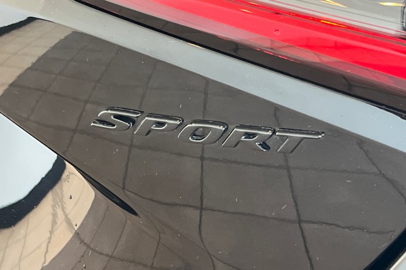 Honda Civic Hatchback Hybrid Vehicle Full-screen Gallery Image 26