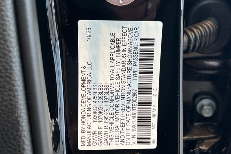 Honda Civic Hatchback Hybrid Vehicle Full-screen Gallery Image 27