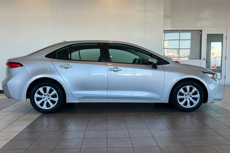 Toyota Corolla Vehicle Full-screen Gallery Image 03