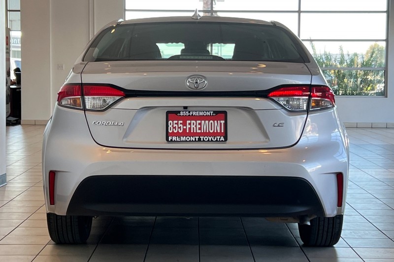 Toyota Corolla Vehicle Full-screen Gallery Image 05